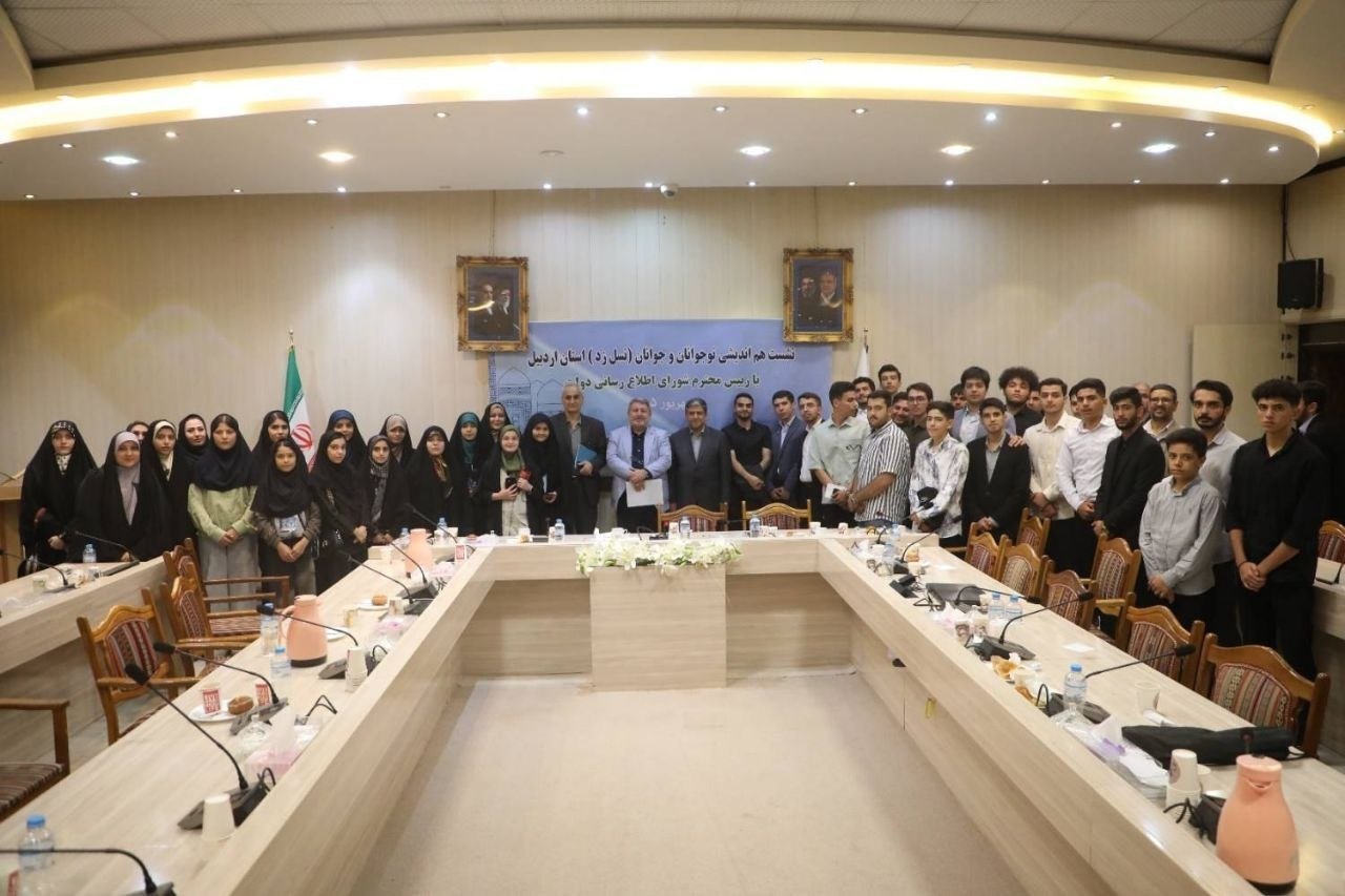 نشست الیاس حضرتی با جوانان۴