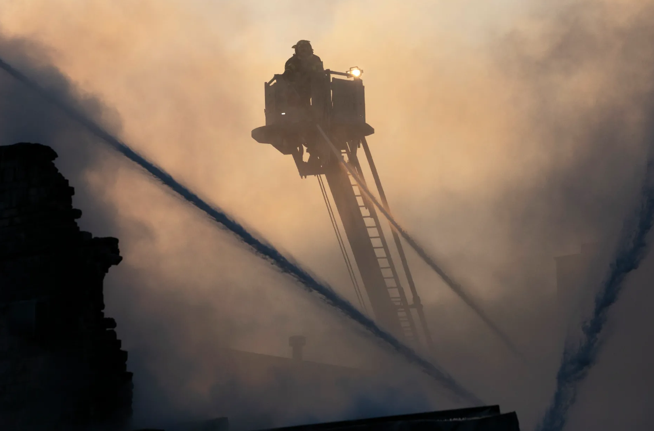 یخ زدن آب هنگام آتشنشانی