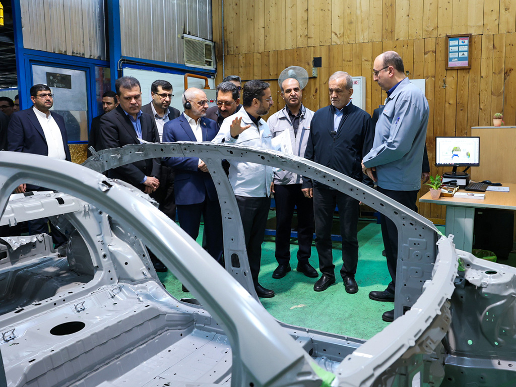 بازدید پزشکیان از خودروسازی.