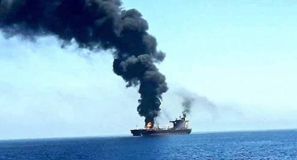 انفجار ۳ نفتکش متخلف هنگام عبور از مسیر غیر مجاز و رها شدن آنها در سواحل جنوبی تنگه هرمز