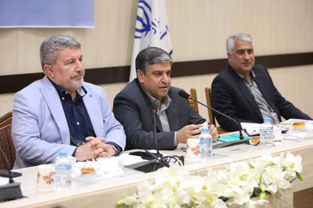 نشست الیاس حضرتی با جوانان