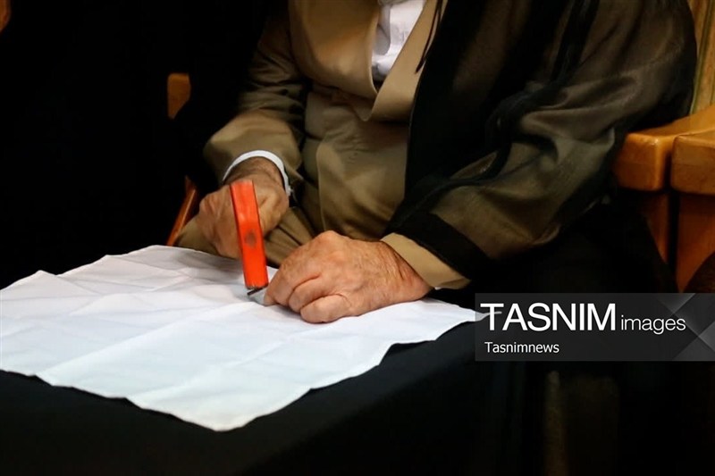 شکستن مهر آیتالله شبیریزنجانی (3)