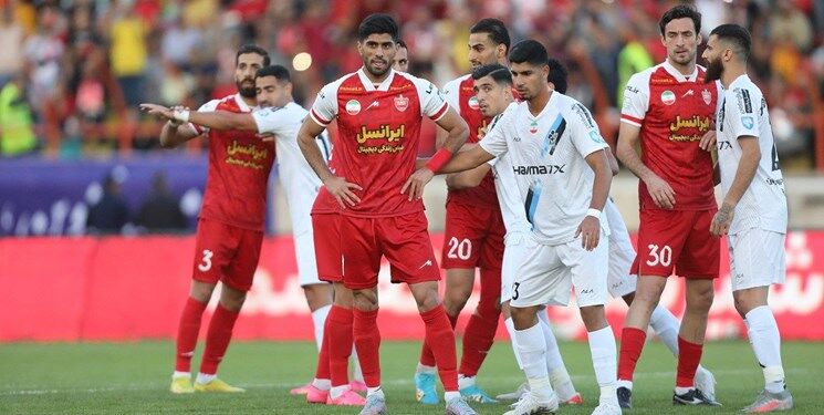 کاغذ مشکوکی که در بازی پرسپولیس پیکان رد و بدل شد/ نمایی از جادوگری در لیگ برتر؟