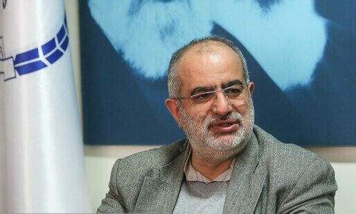 هشدار توییتری حسام‌الدین آشنا؛ رسیدن از مجلس انقلابی به مجلس «انقلابی‌تر» دور و دشوار نیست، چند صد عاشق خدمت اولی و چند میلیون رأی اولی!