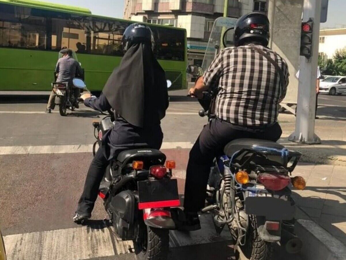 تعیین تکلیف اخذ گواهینامه موتورسیکلت برای زنان
