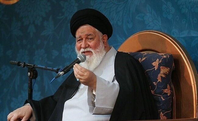 در سال ٨٨ برخی خواص بی بصیرت شدند، اما عامه مردم انقلابی بصیرت پیدا کردند