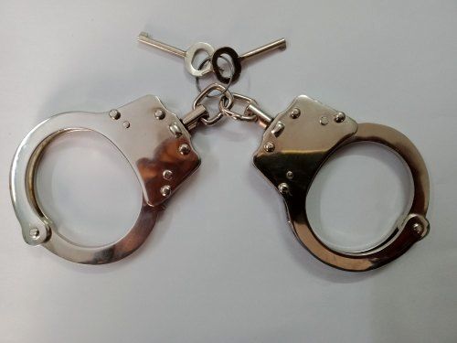تعرض قاتل فراری به زن مسافر