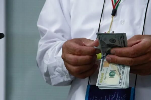 پیش‌بینی قیمت دلار برای فردا چهارشنبه 22 مهر 1405


