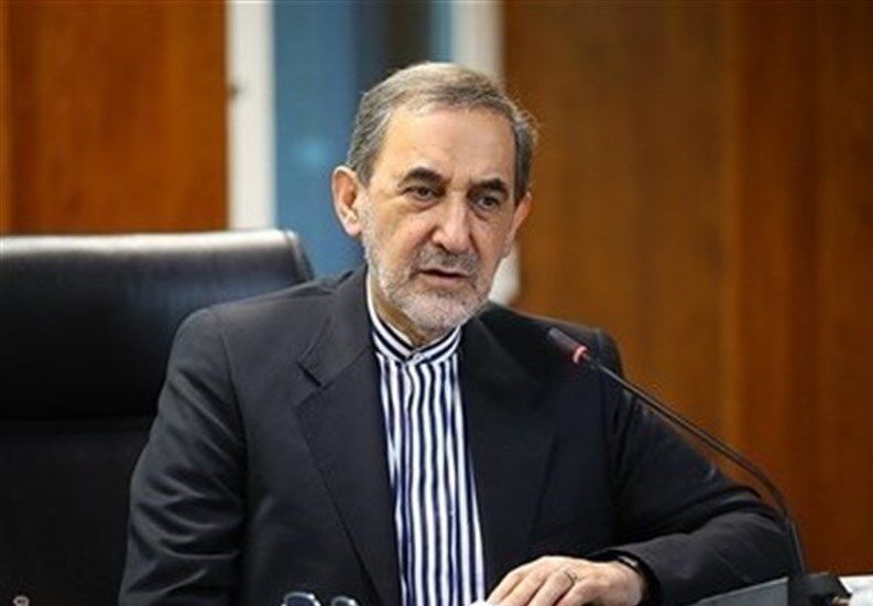 کدام سیاستمدار ایرانی یقه آخوندی را مد کرد؟