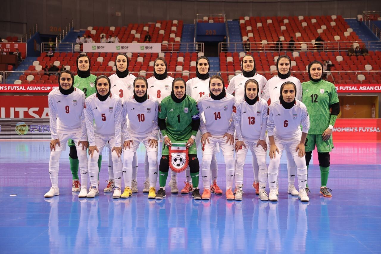 توجیه عجیب فدراسیون برای پرداخت پاداش ناچیز به دختران فوتسال؛ آنها سوم شدند، روی سکو که نرفتند!