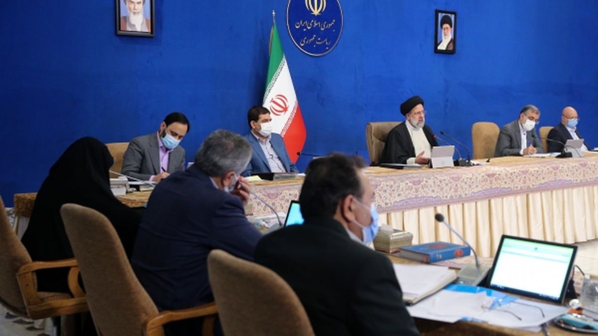 هدفگذاری رشد ۳۰ درصدی نقدینگی در سال 1401/ کاهش مطالبات بانک مرکزی از دولت