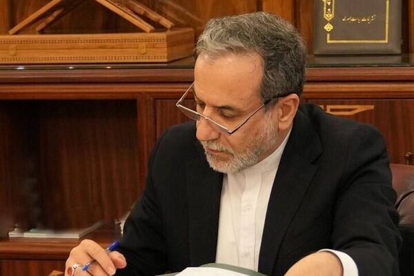 عراقچی در واکنش به اتهام‌زنی نخست‌وزیر انگلیس: مقصر را در جای اشتباهی جست‌وجو می‌کنید