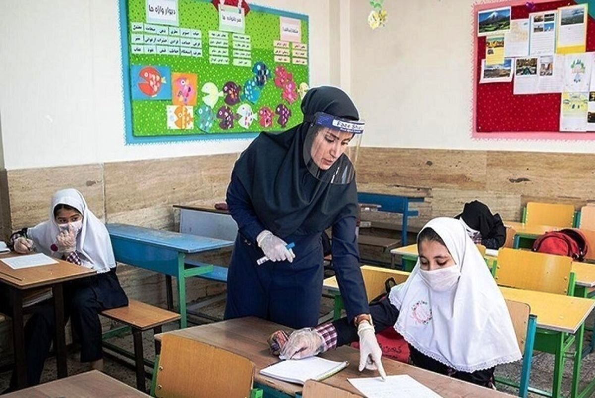 ثبت تخلف ۱۸۵ مدرسه بدلیل اجرا نکردن آموزش حضوری/ «غیبت» ۱۶ درصد دانش‌آموزان