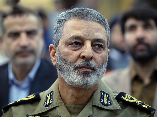 شهید ستاری مبدع روی پای خود ایستادن است / شهید سلیمانی یک پتک جهانی بر مغز آمریکا شد