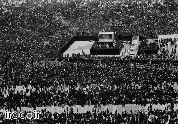 تصویری آخرالزمانی از مراسم تشییع پیکر امام خمینی
