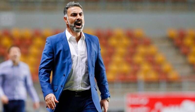 سرمربی استقلالی: داور حق دارد طرفدار پرسپولیس باشد!