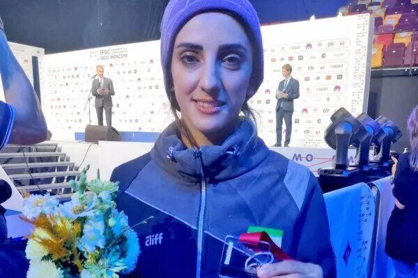 دلایل ممنوع الخروجی الناز رکابی مشخص شد