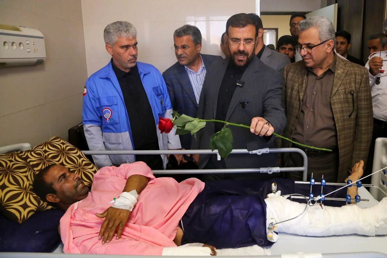 استاندار فارس: با مقصران حادثه واژگونی اتوبوس برخورد می‌شود
