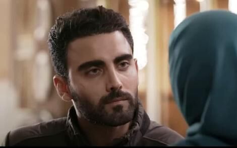 جنجال بازیگر سریال بی‌همگان با شلوارک در خیابان + تصویر