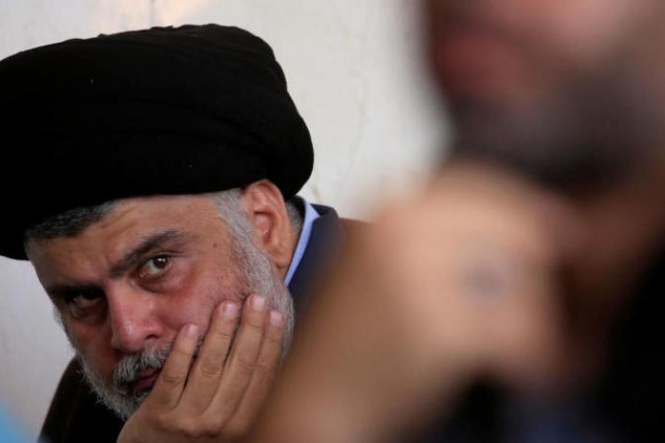 مقتدی صدر از سیاست کنار رفت