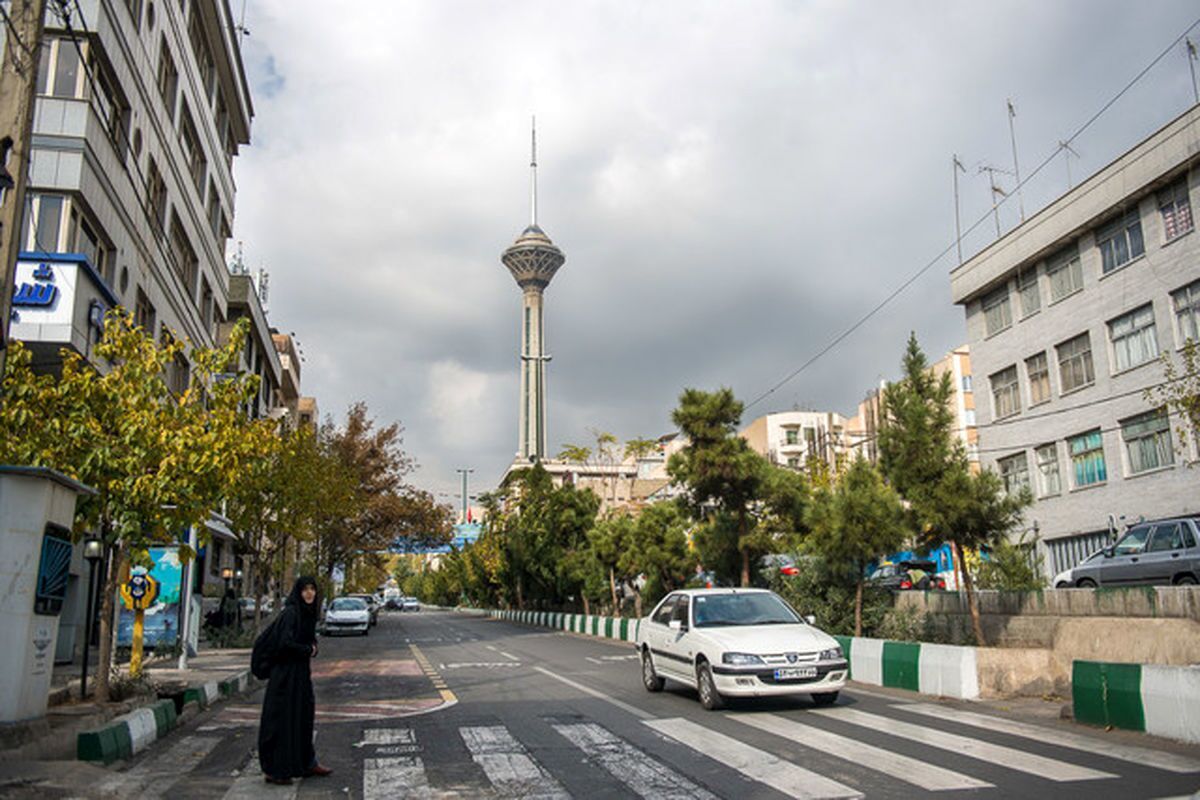 تداوم وزش باد، رگبار و گردوخاک در تهران