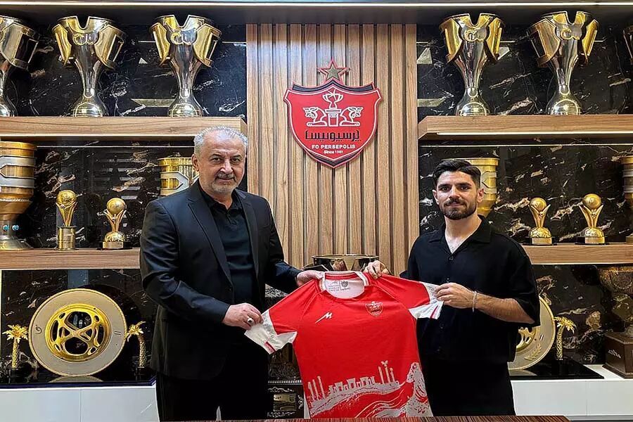 عمری هم با پرسپولیس تمدید کرد
