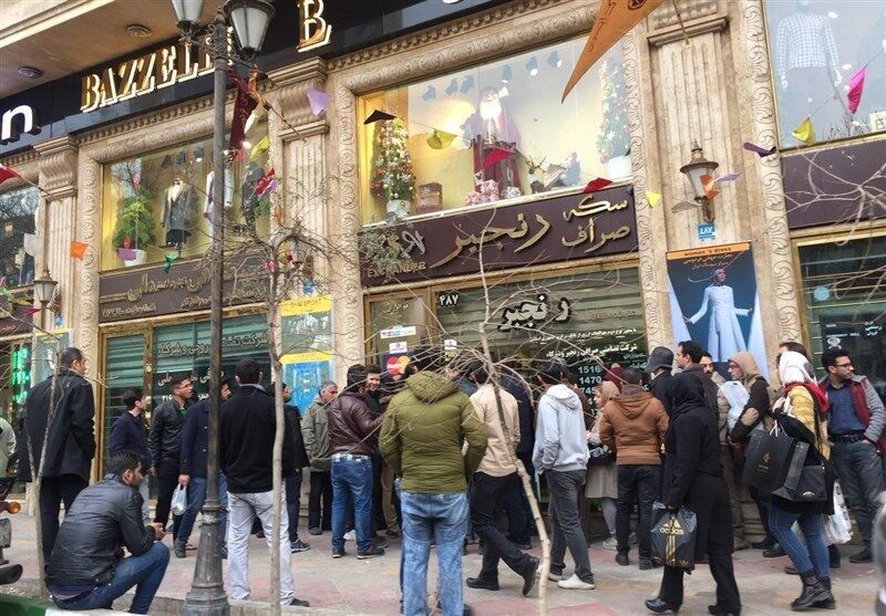 توصیه یک مقام اقتصادی به خریداران ارز: احتیاط کنید چون احتمال ریزش بسیار زیاد است
