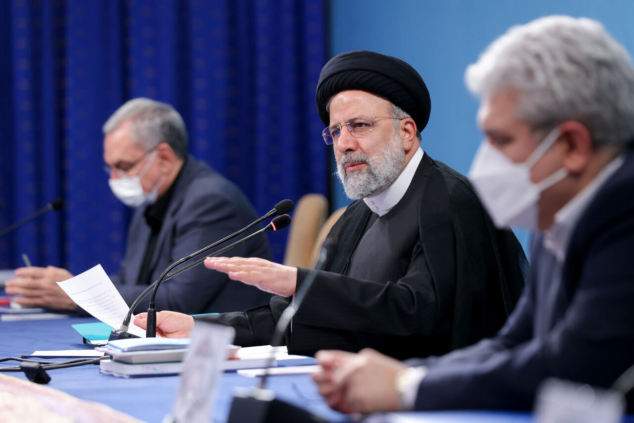 جریان استکباری امروز روی جذب نخبگان تمرکز کرده است