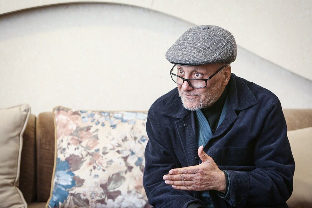سقف مصلحت هر روز پایین‌تر می‌آید؛ دارد گردنم را می‌شکند / بزرگ‌ترین اشتباه زندگی‌ام رأی دادن به احمدی‌نژاد بود