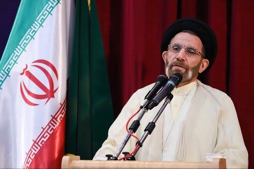 فشار اقتصادی حاکم بر کشور با به کارگیری نیروهای متخصص و دست پاک برطرف شود