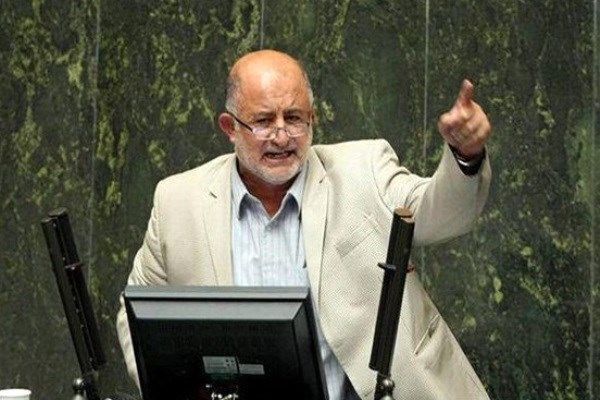 دفاع قاطع این نماینده جنجالی اسبق مجلس از منادی سفیدان؛ برای اینکه فشارش نیفتد دو سه تا کشمش خورده!