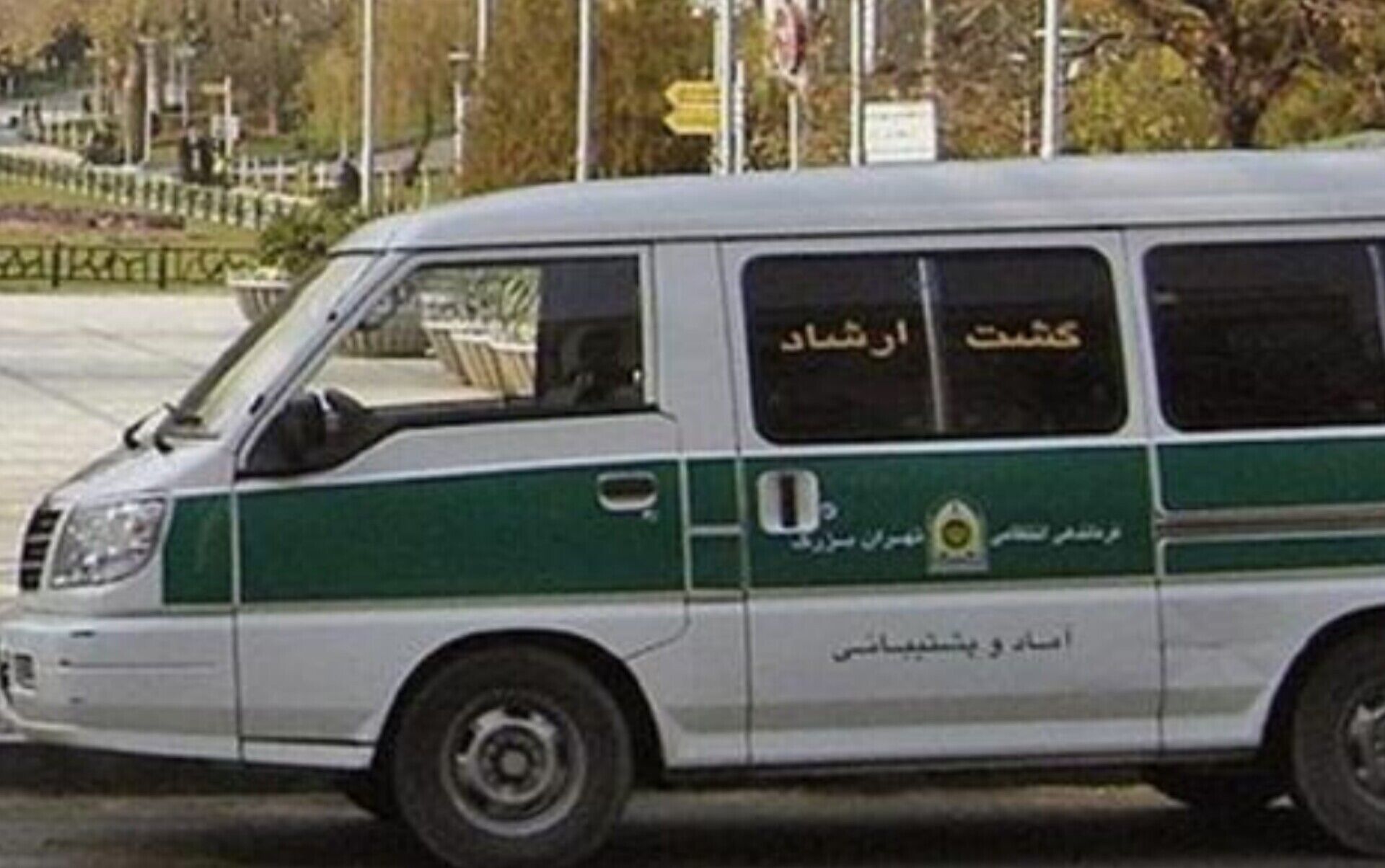 سخنگوی دولت: حتی اگر خودروی گشت ارشاد به صورت فیزیکی وجود داشته باشد اما عملا اتفاقی نمی‌افتد/ در جلسه شورای عالی فضای مجازی در فاز نخست بر سر رفع فیلترینگ به وفاق رسیده‌ایم