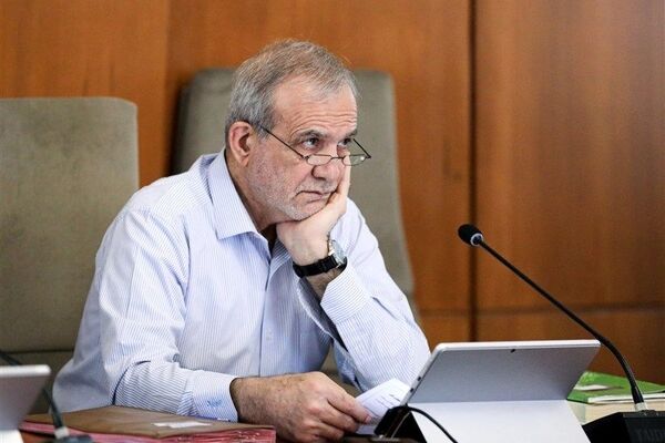 پزشکیان: آبادانی ایران نیازمند انسان‌های مؤمن، مسئولیت‌پذیر و درستکار است/ قرآن بهترین راهنما برای تقویت همدلی، اخلاق و مسئولیت‌پذیری است