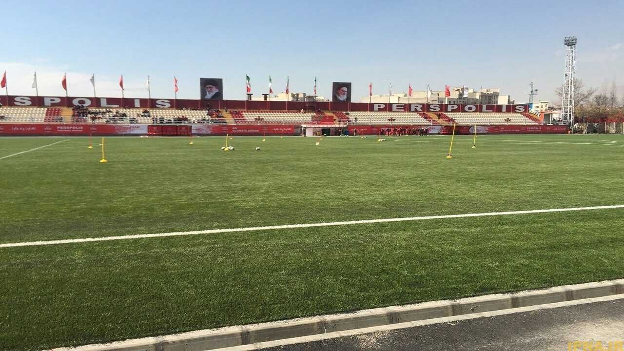 اتهام کلاهبرداری به سرمربی معروف/ مشاجره و درگیری با طلبکاران در حضور پلیس؛ پول ما را پس بده!