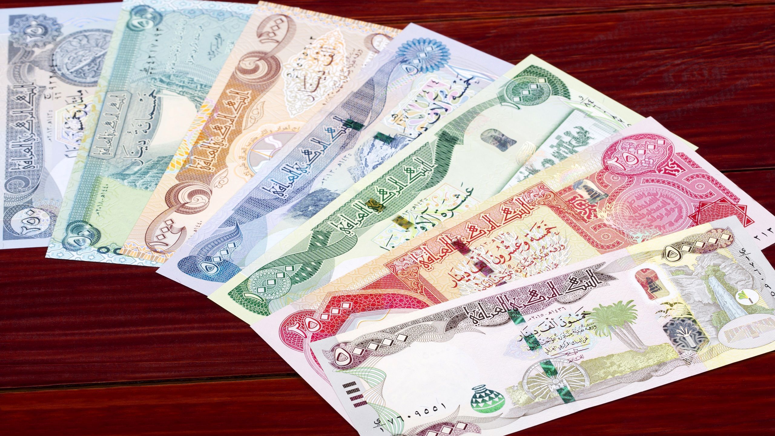 خرید ۲۰۰ هزار دینار از بازار آزاد چقدر برای زائران اربعین هزینه برمی‌دارد؟ / اعلام پشت پرده تغییر نرخ ارز اربعین 