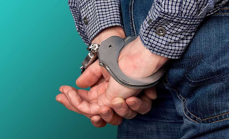 تهیه فیلم خصوصی از 20 زن و مرد مسن؛ سارق فریبکار منکر تعرض شد