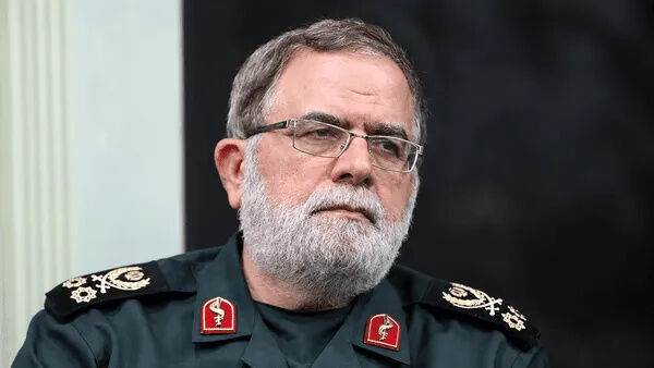جانشین فرمانده سپاه: شلیک موشک به سمت ناوهای آمریکا معادله جدیدی در نبرد رقم زد