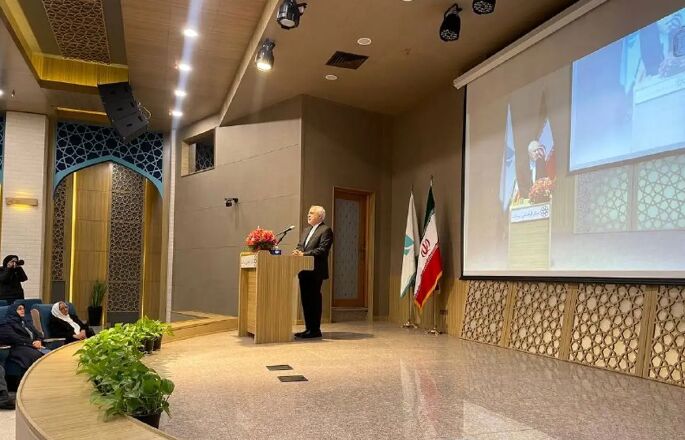 نباید دیپلماسی را به میدان تقدیم و ادبیات‌مان را نظامی کنیم؛ نگوییم قرارگاه دیپلماسی، نگوییم سردار دیپلماسی