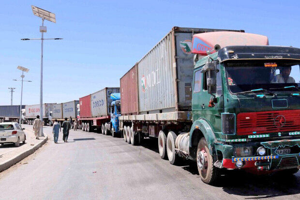 گمرک: کالاهای خطرناک فورا از بنادر ترخیص شوند