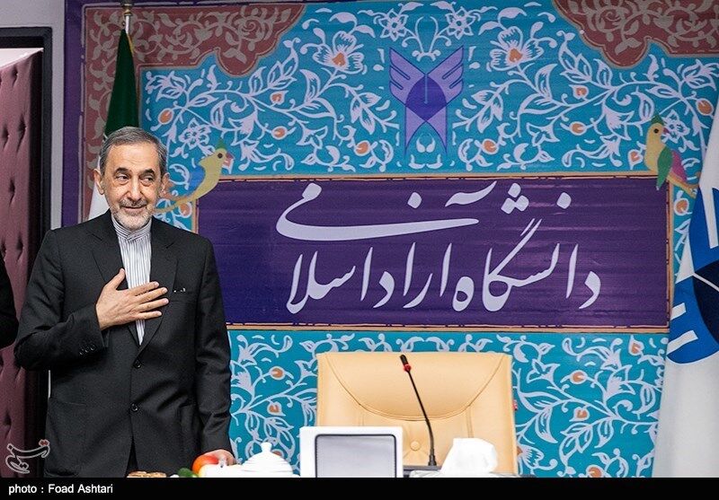 اعتراض یک روزنامه اصولگرا به فرار دانشگاه آزاد از شفافیت؛ می‌خواهد مانند ماهی از دست ناظران لیز بخورد