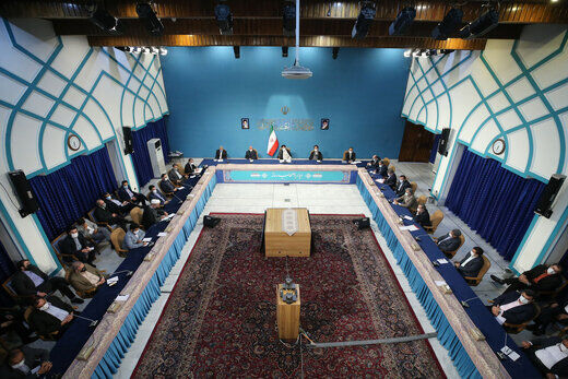 همشهری: باید از اقدام دولت برای کنترل فساد در آرد و ارز حمایت کرد
