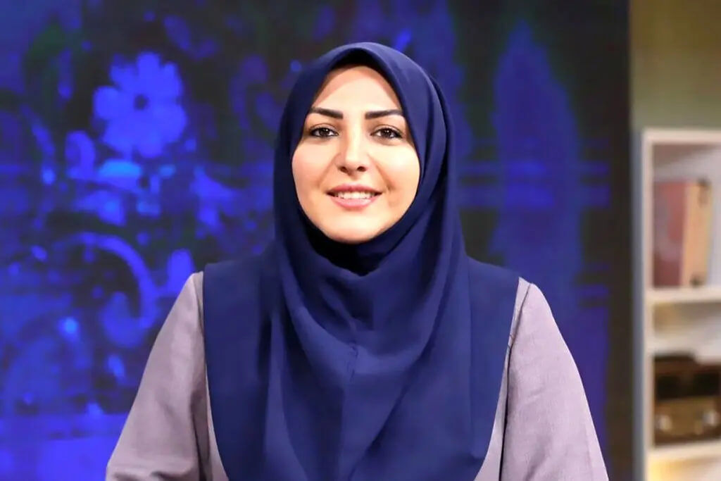 تیپ مجلسی المیرا شریفی‌مقدم در یک ویژه برنامه