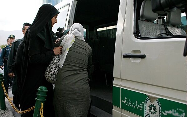 افراد دارای حجاب به صف مخالفان حجاب اجباری پیوسته‌اند