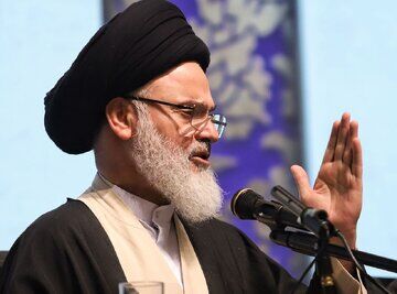 نمی‌توانیم درب‌های فضای مجازی را به روی خود ببندیم؛ اما باید کلید این درب‌ها در اختیار ما باشد