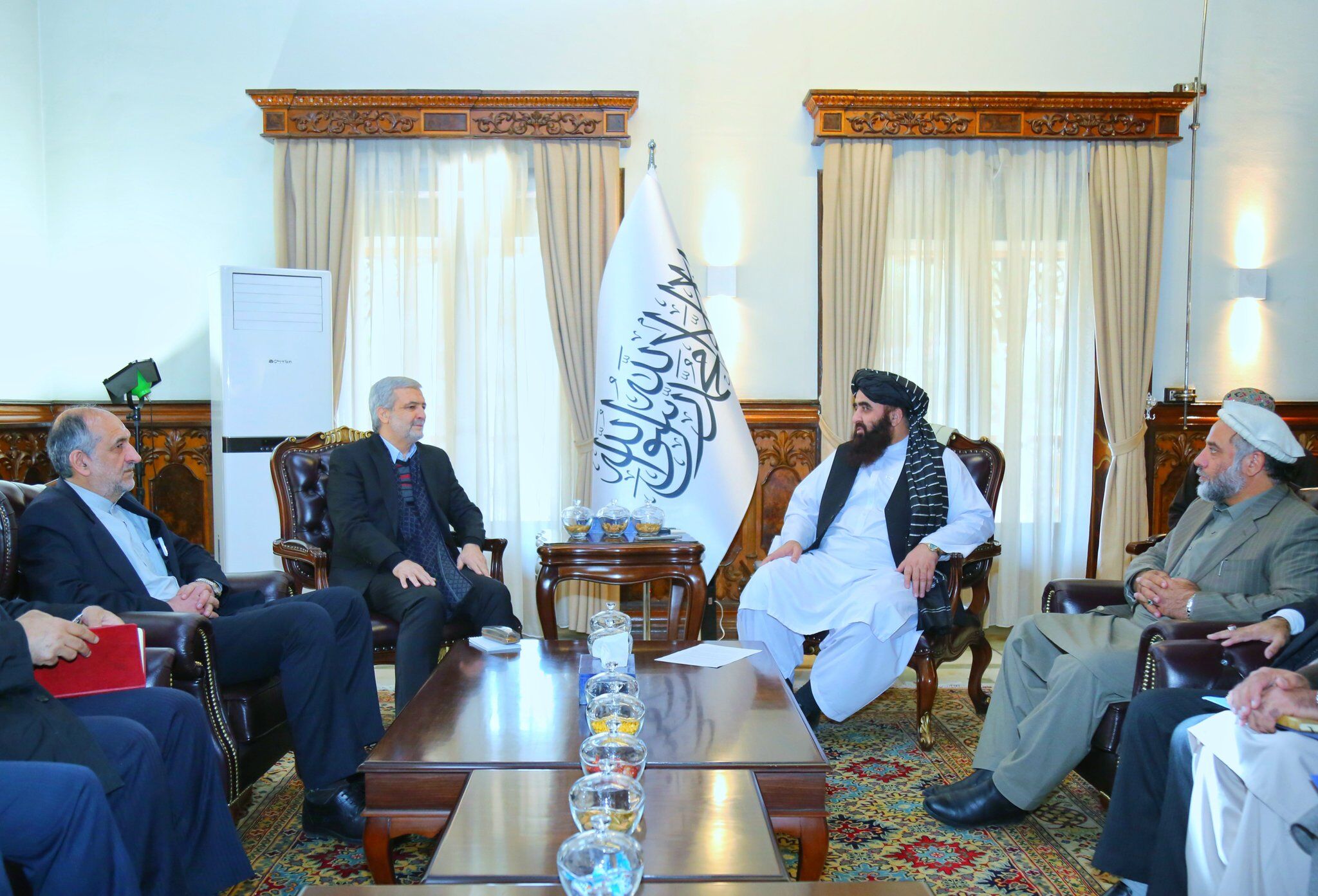 یک خبرنگار افغانستانی: طالبان با تشکیل امارت اسلامی دروغگویی را یاد گرفتند 