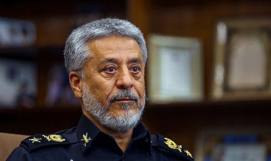 دریادار سیاری، معاون همانگ کننده ارتش: می‌گویند نیروی دریایی ایران آسیب دیده، ما که ادعا نمی‌کردیم نیروی دریایی جهانی هستیم، اما ما در منطقه خودمان قدرت داشته و داریم؛ اگر مرد هستند جلو بیایند