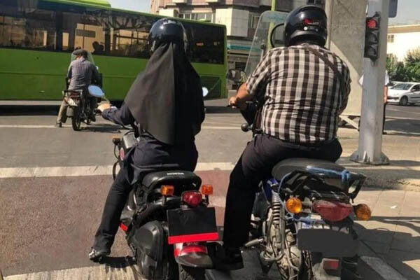 چراغ سبز دولت برای صدور گواهینامه موتورسواری برای زنان