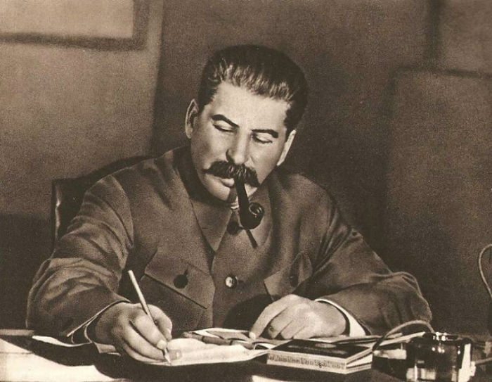 تصویری از خانه رمزآلود استالین در مسکو؛ دیکتاتور روس در این خانه باشکوه زندگی می‌کرد