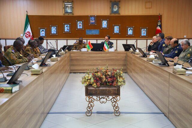 دیدار وزیر جنگ بورکینافاسو با فرمانده دافوس ارتش