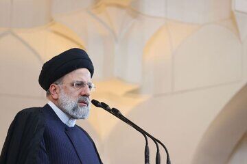 عکس‌های یادگاری رئیسی با سربازان گلستانی
